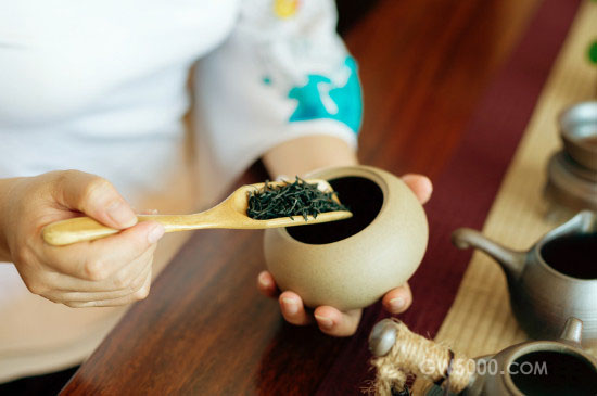 女人喝茶要行扣茶礼吗，叩茶礼女士能用吗？