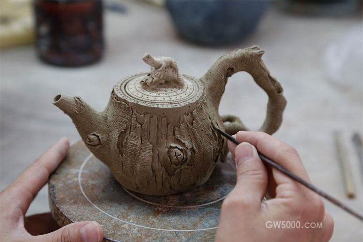 仿木外皮紫砂壶，创意木桩手工雕刻紫砂壶