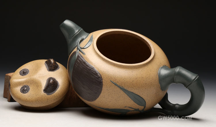 吕尧臣大师制作的可爱熊猫壶