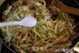 牛肉粉丝炒合菜的做法步骤：9