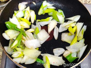 葱爆羊肉的做法步骤：4