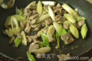 葱爆羊肉的做法步骤：7