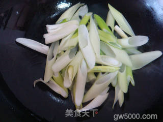 葱爆羊肉的做法步骤：3