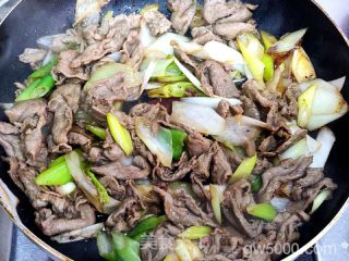 葱爆羊肉的做法步骤：5