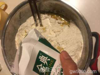 无添加小油条的做法步骤：2