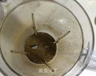 老北京黑芝麻椒盐牛舌饼的做法步骤：2