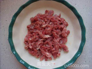 葱爆羊肉的做法步骤：2
