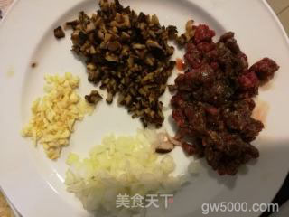 香菇牛肉炸酱面的做法步骤：3