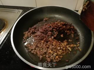 香菇牛肉炸酱面的做法步骤：7