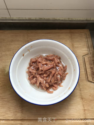 京酱肉丝的做法步骤：2