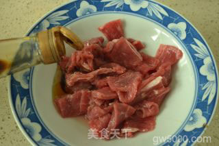 葱爆羊肉的做法步骤：3