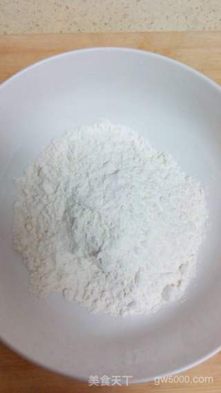 香酥葱油饼的做法步骤：1