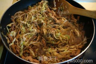 牛肉粉丝炒合菜的做法步骤：11