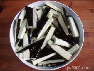 简单的家常小炒鱼香茄子的做法步骤：3