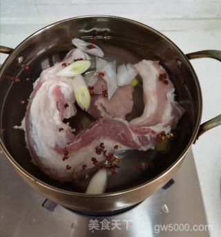 回锅肉的做法步骤：3