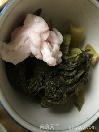 酸菜鱼的做法步骤：2