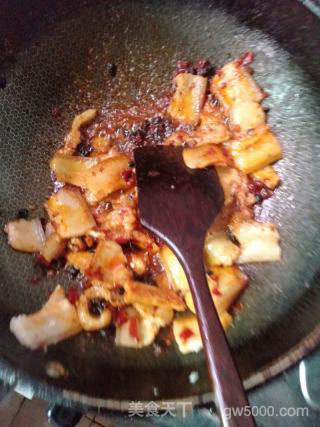 腐竹回锅肉的做法步骤：7