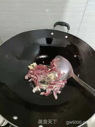 鱼香肉丝的做法步骤：3
