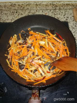 鱼香肉丝的做法步骤：5