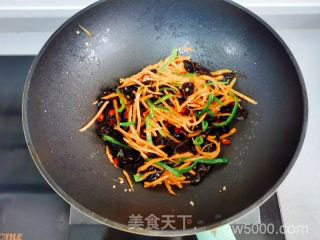 好吃到舔盆的鱼香肉丝的做法步骤：7