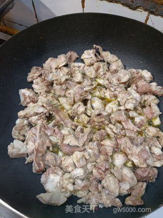 泡椒兔肉的做法步骤：1