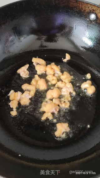 酸菜芋儿鸡的做法步骤：2