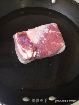 回锅肉的做法步骤：1
