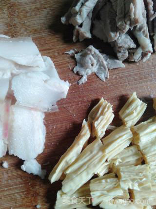 腐竹回锅肉的做法步骤：2