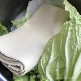 水煮豆皮肉片的做法步骤：1