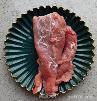 鱼香肉丝的做法步骤：1