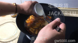 懒人版麻婆豆腐、又香又麻又辣，就着汤汁能吃两碗米饭。的做法步骤：9