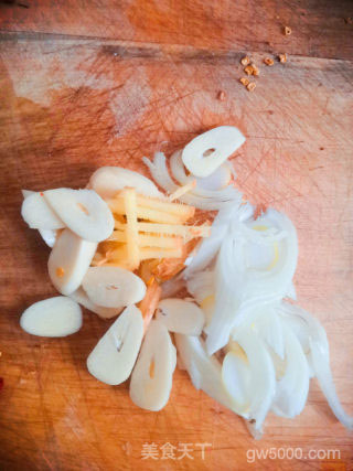 超好吃的川菜⇒水煮肉片（做法超级简单呦）的做法步骤：2