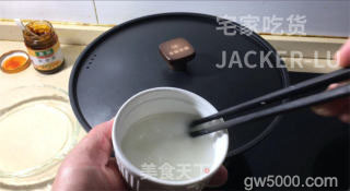 懒人版麻婆豆腐、又香又麻又辣，就着汤汁能吃两碗米饭。的做法步骤：8