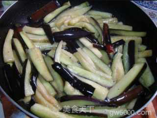 简单的家常小炒鱼香茄子的做法步骤：6