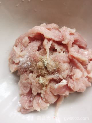 鱼香肉丝的做法步骤：2