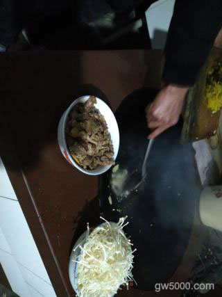 酸汤肥牛的做法步骤：5