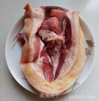 回锅肉的做法步骤：1