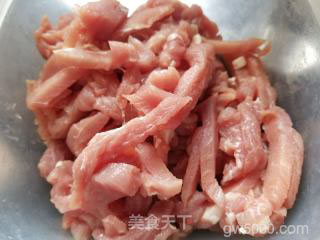 鱼香肉丝的做法步骤：1