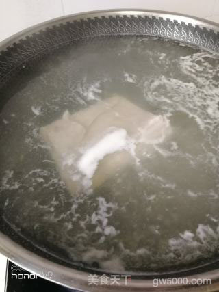 蒜泥白肉的做法步骤：2