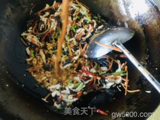 鱼香肉丝的做法步骤：8
