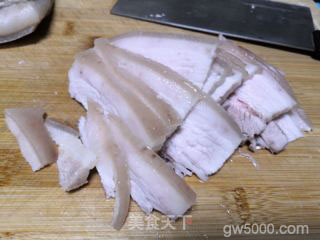 回锅肉的做法步骤：4