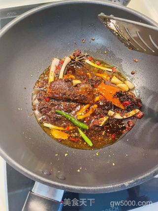 水煮麻辣鲤鱼鱼籽的做法步骤：1