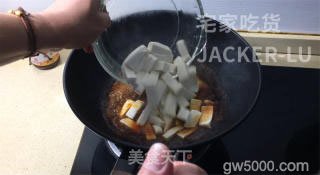 懒人版麻婆豆腐、又香又麻又辣，就着汤汁能吃两碗米饭。的做法步骤：7