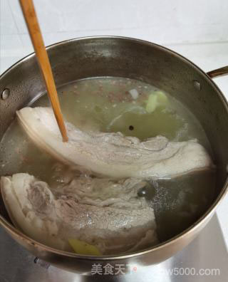 回锅肉的做法步骤：5