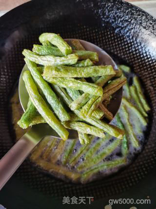 干煸豆角的做法步骤：2