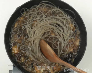 小鸡炖蘑菇的做法步骤：9