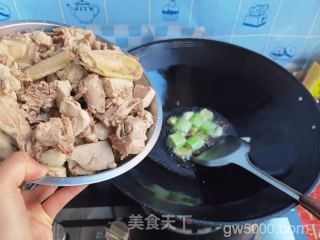 小鸡炖蘑菇的做法步骤：16