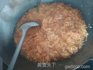 东北酸菜炖五花肉粉条的做法步骤：7
