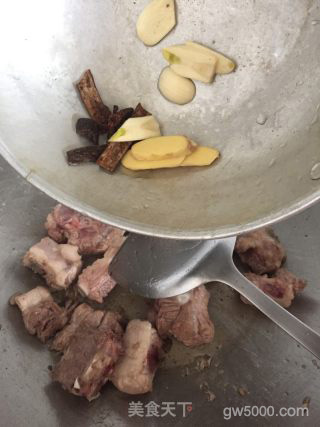 排骨焖东北扁豆的做法步骤：7