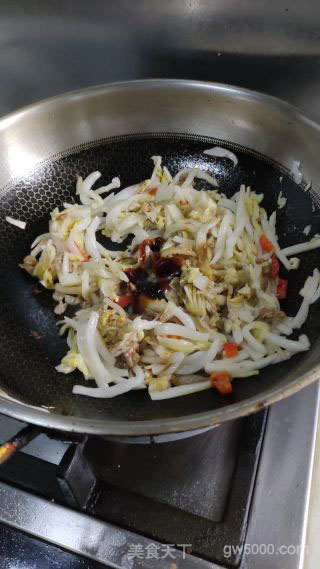 东北酸菜炒粉条的做法步骤：5